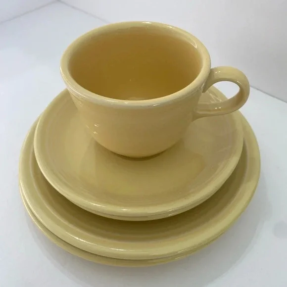 Fiestaware Yellow 5 Piece Place Setting Fiesta Retired Pale Yellow Dish Set - Picture 2 of 11